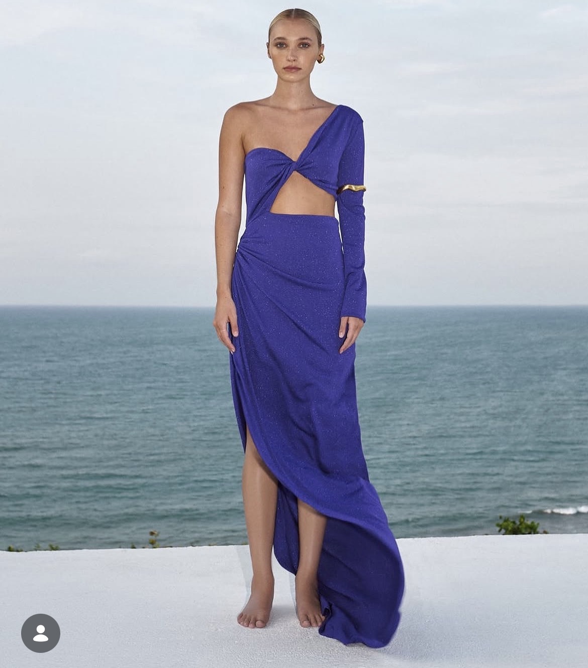 Vestido asimétrico morado