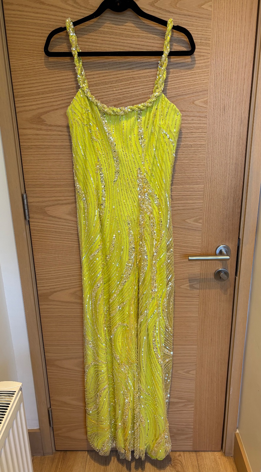 Vestido Largo Amarillo con Brillos y Lentejuelas