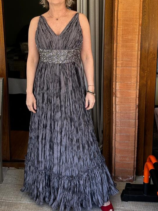 Vestido plateado con pedreria y tul