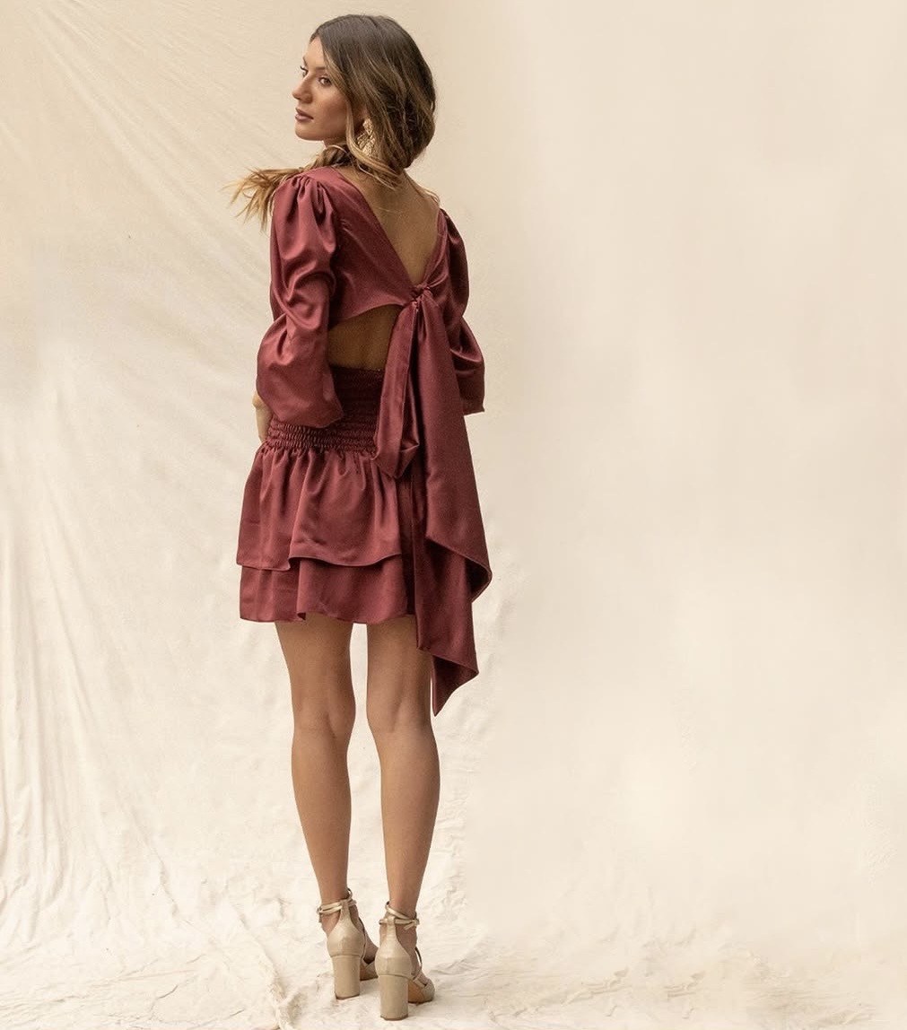 Vestido corto burdeo