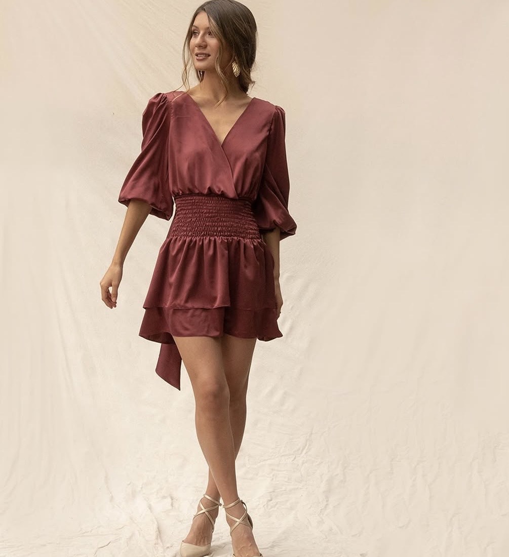 Vestido corto burdeo