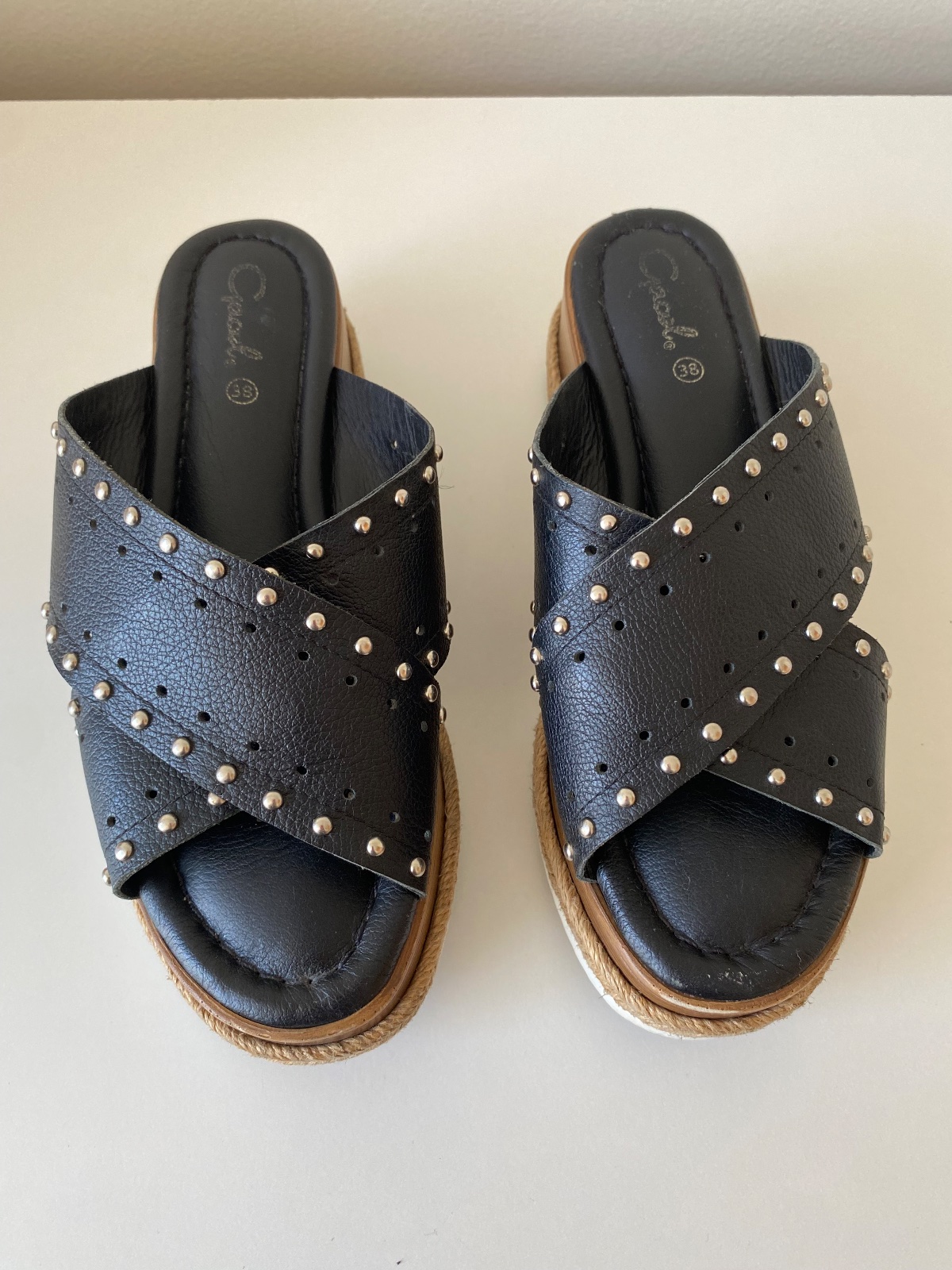 Sandalias Gacel negras con tachas y plataforma – Talla 37 🖤